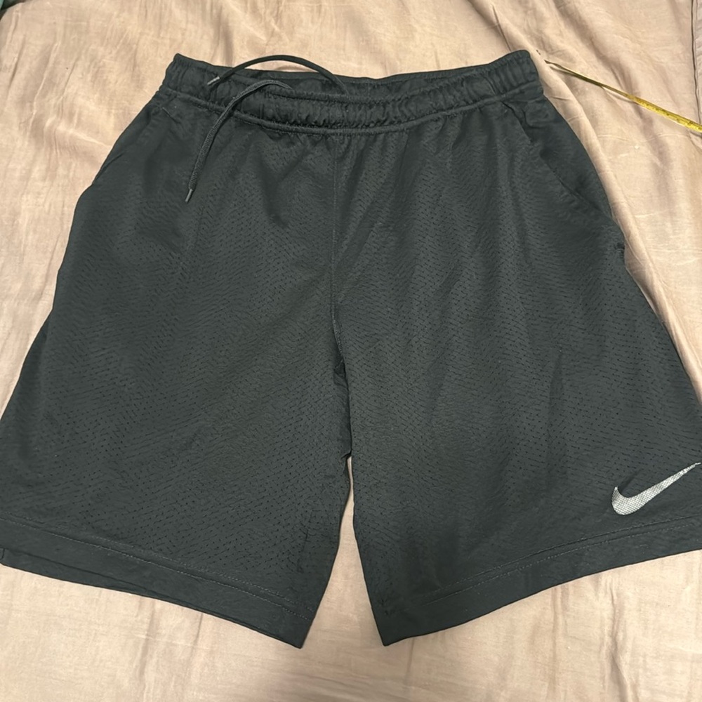 NIKE DRI FIT MENS DRAWSTRING WORK OUT SHORTS. SMALL. BLACK 9 inch inseam